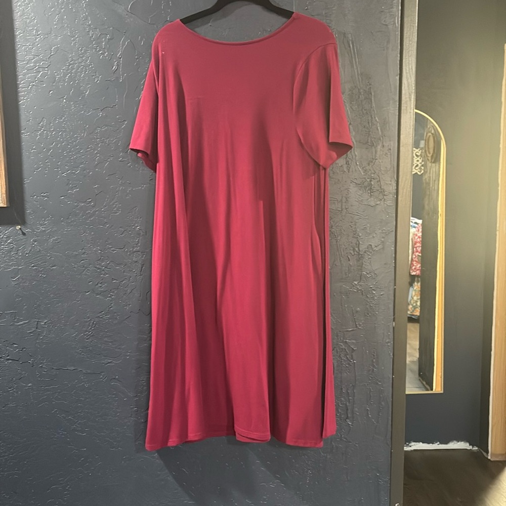 Wine colored t shirt material dress with pockets.